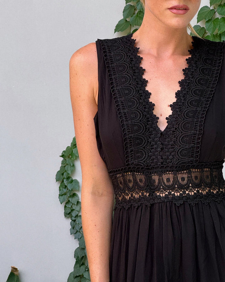 Sorella – Abito Midi Elegante in Pizzo con Scollo a V