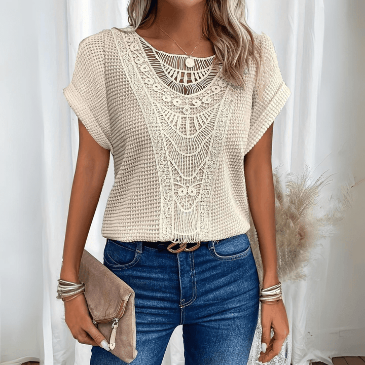Karélia – Blusa Elegante Stile Ibiza con Dettagli in Pizzo