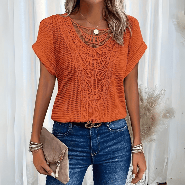 Karélia – Blusa Elegante Stile Ibiza con Dettagli in Pizzo