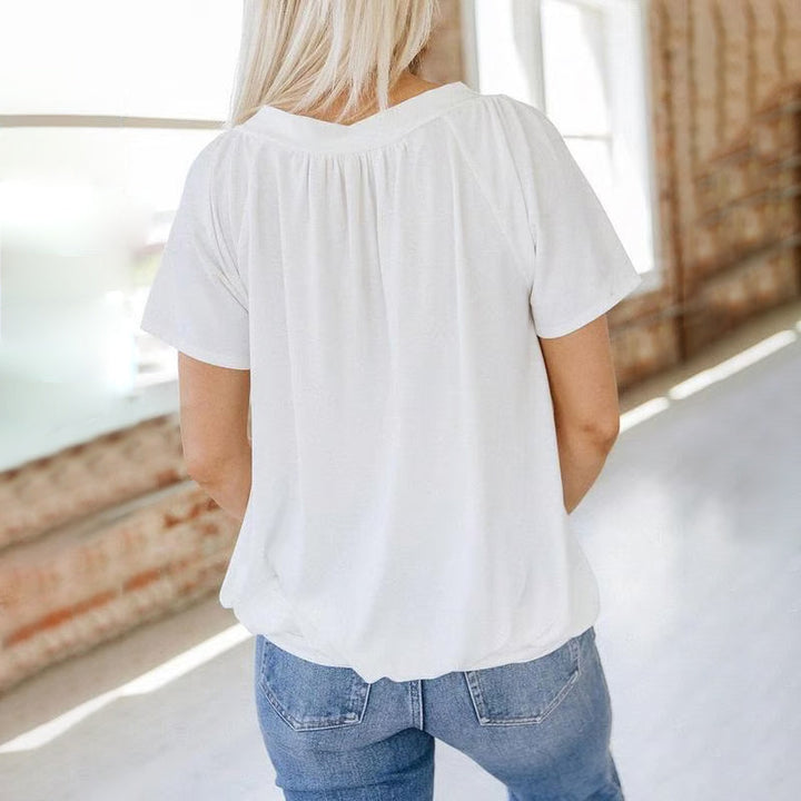 Isabelle – Blusa Plissettata con Scollo a V – Maniche Corte e Tessuto Morbido